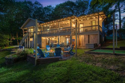 Epic Home Sleeps 20-Basketball Court-Hot Tub-Sauna