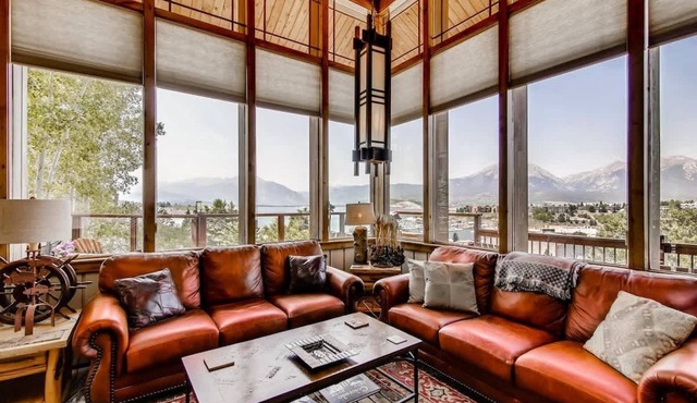 Epic Lake and Mountain Views!