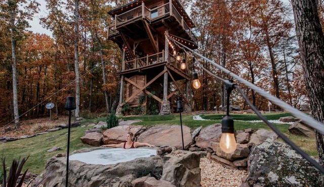 Epic Lookout Tree House Tower Overlooking the Breathtaking North Georgia Appalachian Mountains, Ringgold