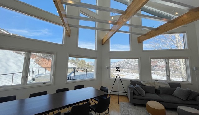 Epic Mountain Chalet – Jaw-Dropping 180° Views!