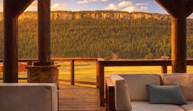 Epic Nemo Lodge - Large Group Escape in the Heart of the Black Hills