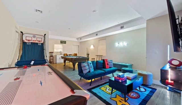 Epic NYC Stay | Game Room | Free Parking! No Fees!