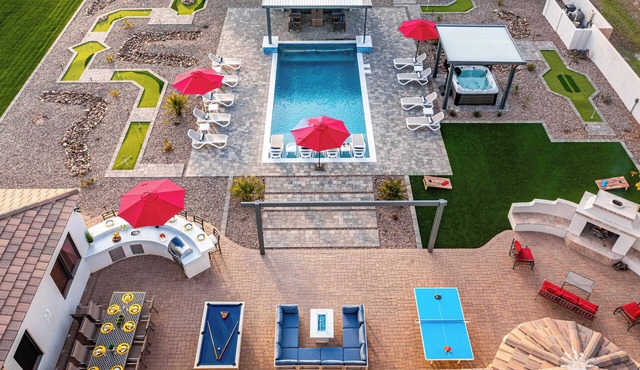 Epic Resort: Pool, Hot Tub, Pickleball & More!