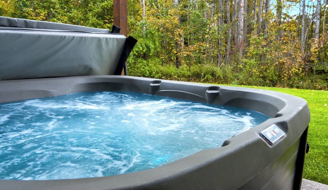 Epic Riverfront~2 Homes on 5 Acres~GameRm~HotTub~Gym~Theater~2 min to CrystalMtn