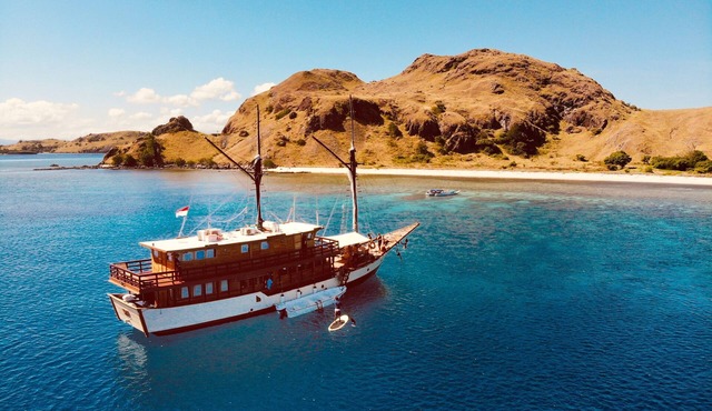 Epic Sails Around Flores Sea!