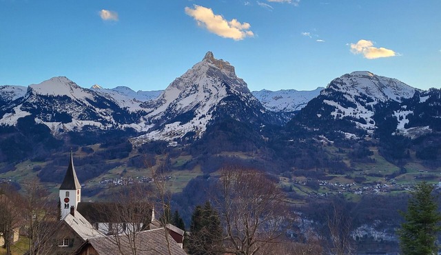 Epic view and sun sets from spacious 4 bedroom apartment. Large families +groups