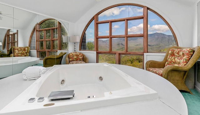 EPIC view, HotTub, Elevator, 2 King Stes, Pool Tbl