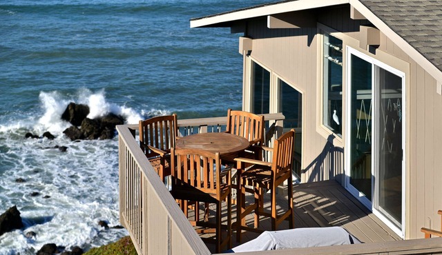 EPIC VIEWS - Absolute Oceanfront on Bluff w/Crashing Surf