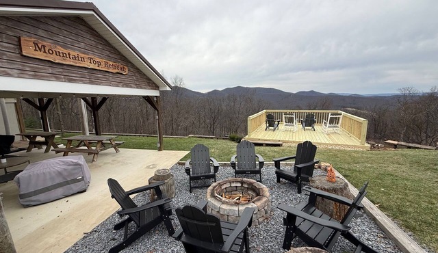 Epic Views, Hot Tub, Pets Welcome! Overlooking Shenandoah National Park