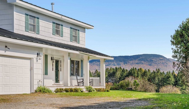 EPIC Views! Idlewild House 4 BR w Office - Ski Sled Snowshoe 10 min to Stowe