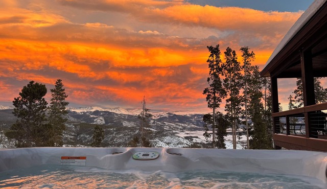 Epic Views! Luxe Cabin near RMNP, Trails & Fishing, and #1 Ski Resort in US