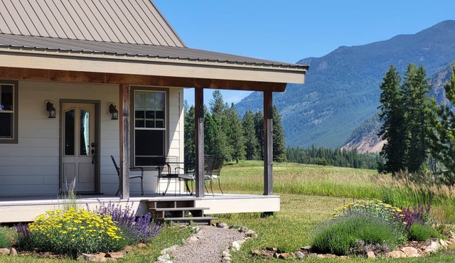 Epic Views - Peaceful, Eco-friendly Home - 30 Minutes to Glacier National Park
