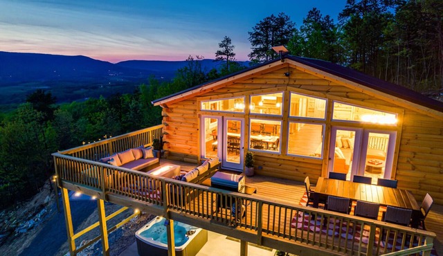 Epic Views - Pickleball - HotTub - Firepit - Shenandoah National Park!