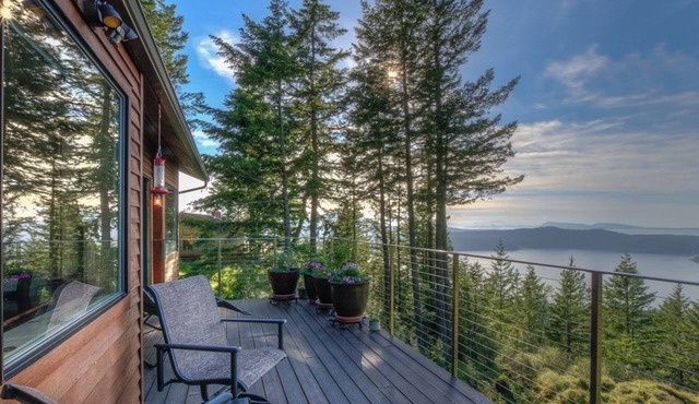 Epic water views, sauna, EV charger at Vista Housen