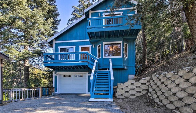 Epic Winter Cabin Retreat in Crestline with Hot Tub!