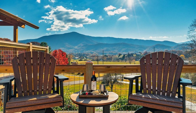 EpicViews!~EasyRoads!~Hot Tub~Firepit~GameRoom