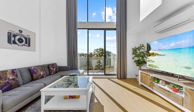 Epping Sunlit Luxury Loft 2bedrooms & High Ceilings