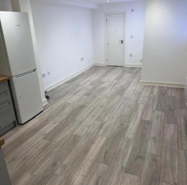 Epsom High Street Apartment 6