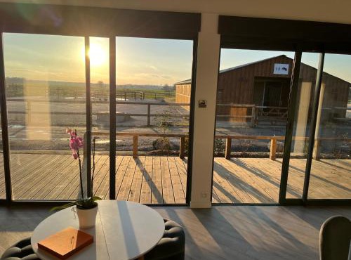 Equi-Lodge mer au cœur des chevaux & de la nature proche Disney avec possibilité de balade poneys