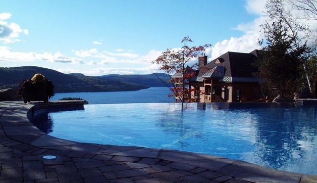 Equinoxe - Tremblant's Platinum Ski-in Ski-out Condo - Amazing Views