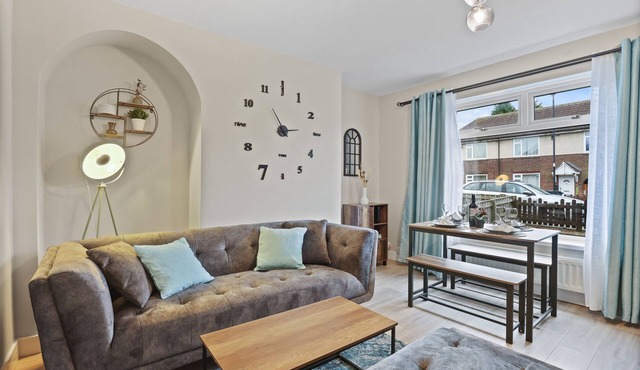 Equipped & Cozy: Fast WiFi, Smart TV, Full Kitchen