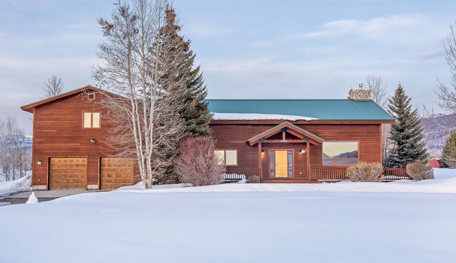Equipped family-sized ski chalet in Driggs, ID a short drive to Grand Targhee.