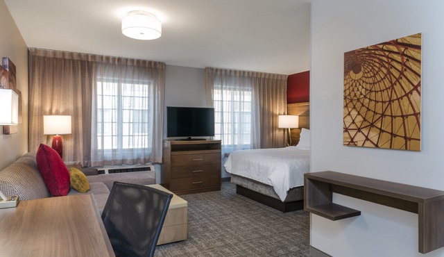 Equipped Mid-Town Studio | Free Daily Breakfast + Heated Indoor Pool Access