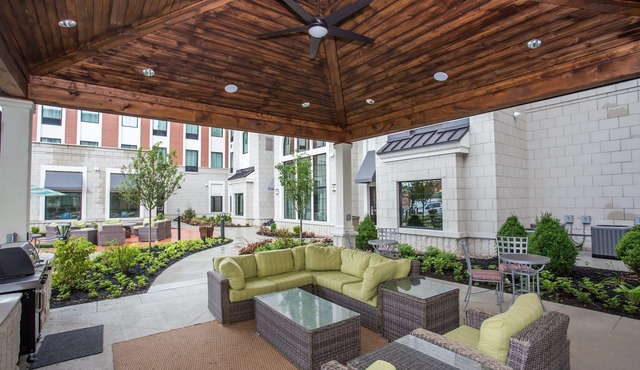 Equipped Studio | Pool Access