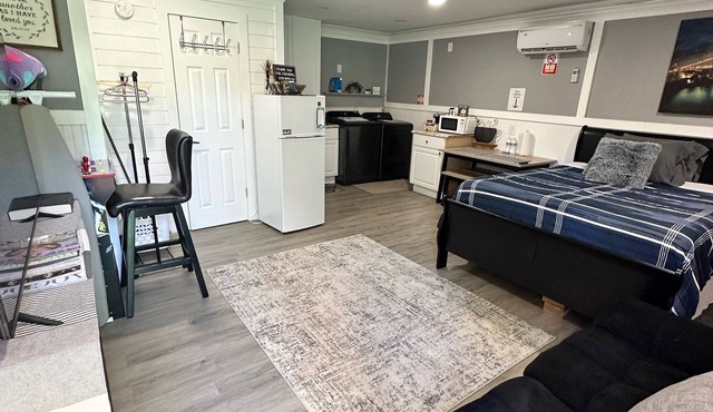 Equipped Studio with Generac back up powered & pet friendly. Hablo espanol