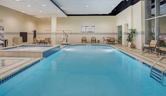 Equipped Suite in Downtown Chattanooga | Free Breakfast + Pool Access