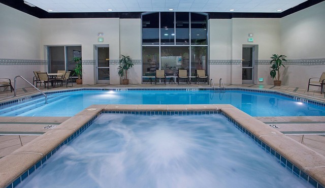 Equipped Suite in Downtown Chattanooga | Free Breakfast + Hot Tub Access