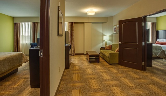 Equipped Suite Near ATL | Free Breakfast + 24h Business Center!