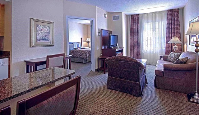 Equipped Suite Near CHA | Indoor Pool + Gym Access