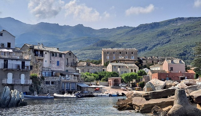 Erbalunga: Un Petit Coin de Détente Face à la mer