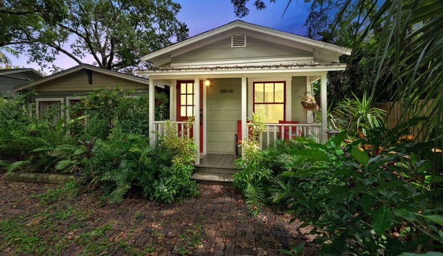 EREHWON RETREAT 1923 COTTAGE -TAMPA AWARD 2022