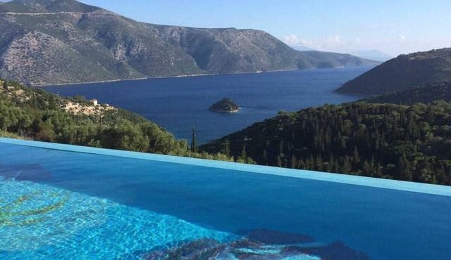 Erholung pur mit Traumhafter Aussicht Direkt vom Pool aus