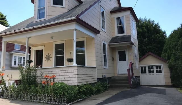 Erie Canal Bike Path-Historical Vacation Home