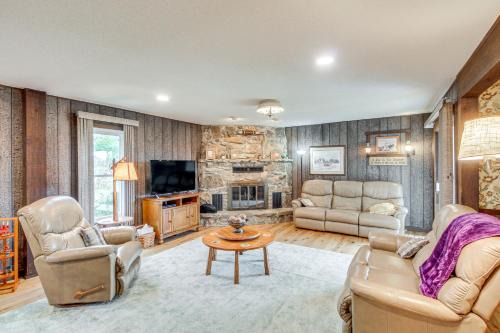 Erie Farmhouse w/Fire Pit + Grill: Pets Welcome!