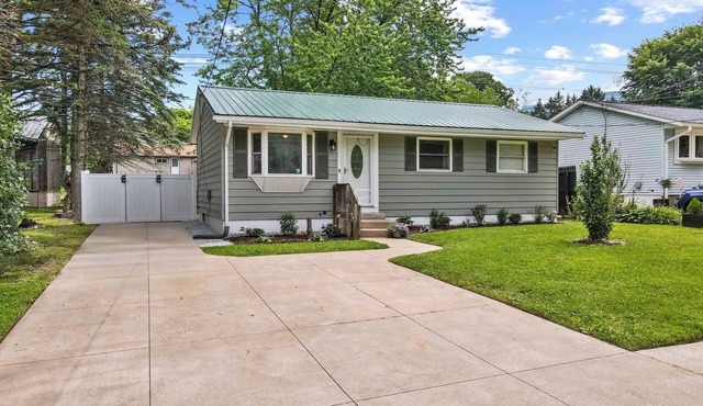 Erie Outpost - Home + 1BR In-Law Suite & Backyard