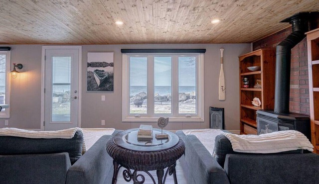 Erie Shores Lakehouse! · Sunsets & Hot Tub