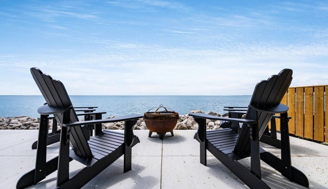 Erie Shores Lakehouse! · Sunsets N Hot Tub