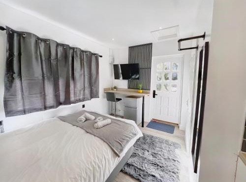 Erin Court Mansions - The Hideaway