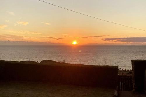 ERIN NEAMH - Magnificent sea views cosy cottage in Cumbria
