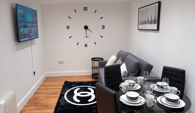 Erith 1-Bed, Sleeps 3, 2 Mins to Station