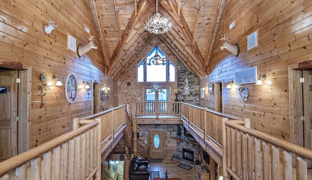 Ern854 - Wagon Wheel Lodge - Great Location! Close To All The Action! 9 Bedroom Cabin by RedAwning