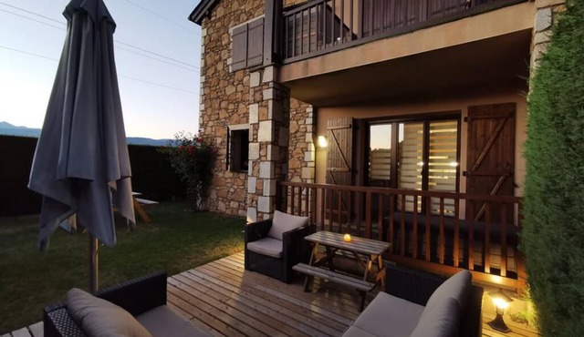 ERR I 6 PAX - Two Bedroom Apartment, Sleeps 6