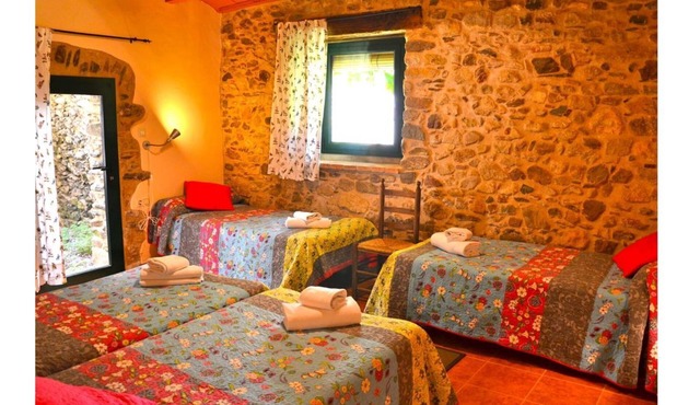 CHARMING RURAL HOUSE WITH POOL AND GARDEN, INTERIOR COSTA BRAVA