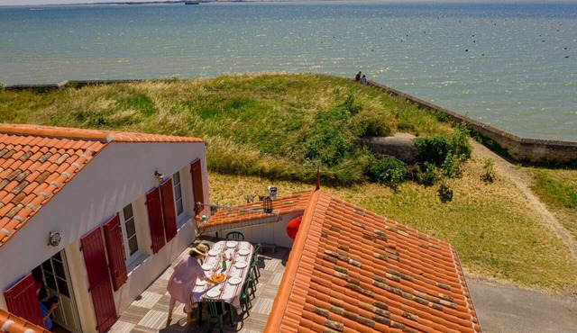 ESCALE AIXOISE – Maison de Vacances, Vue Imprenable sur la Mer, 2 à 11 Personnes