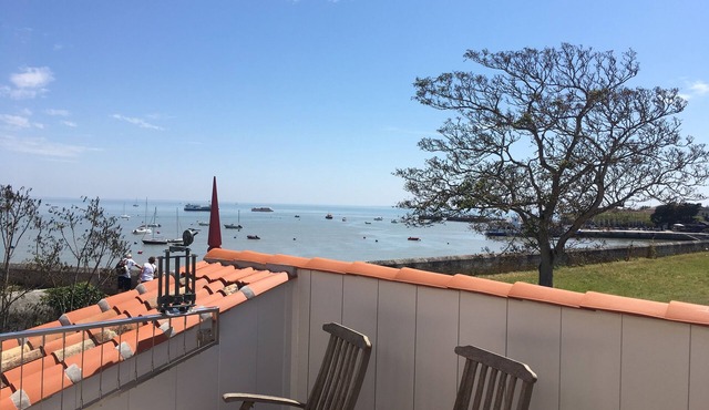 Escale Aixoise vacation home, sea view, sleeps 5