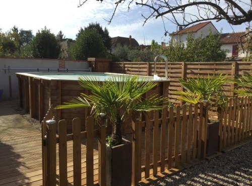 ESCALE AU FOND DU JARDIN